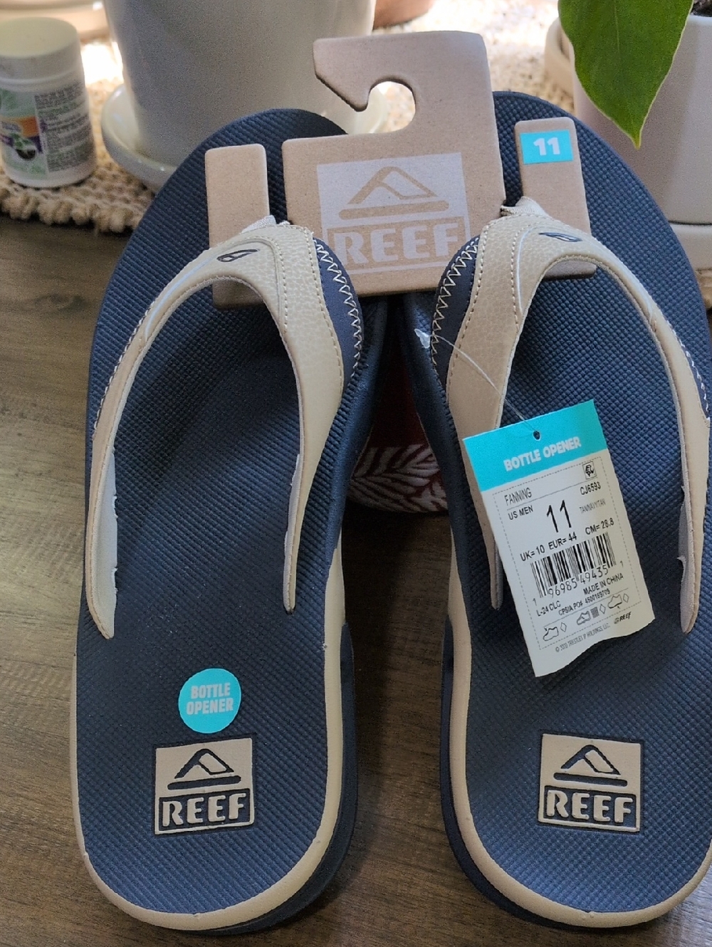 Reef Navy and Tan Men’s Flip Flops